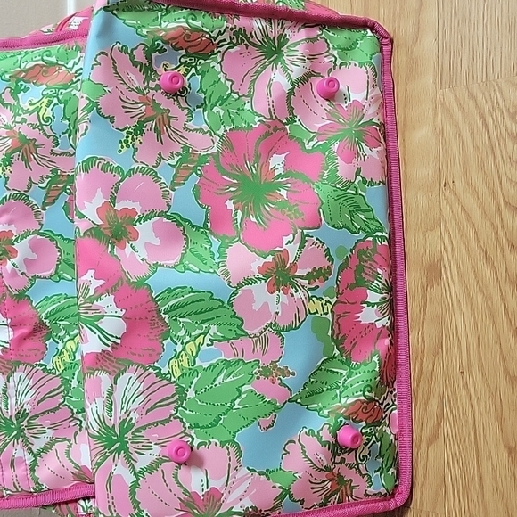 NWT Lilly Pulitzer Insulated Beach Cooler Big Flirt - Picture 13 of 14